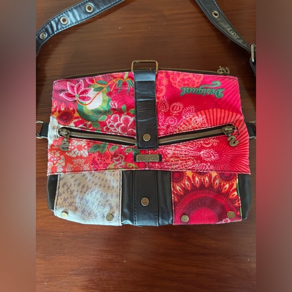 Desigual purse in like new condition - Picture 4 of 8